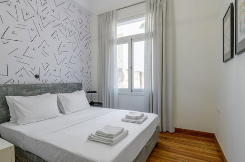 Photo 13 - 3bdr Modern Design Bright Interiors in Plaka