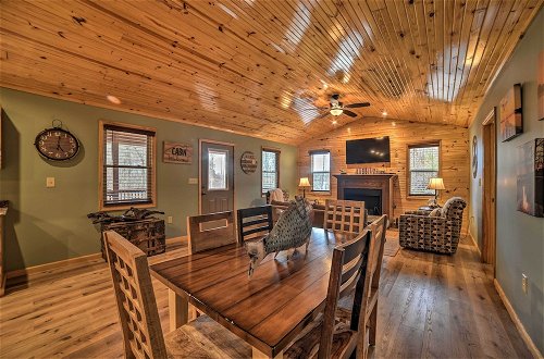 Foto 15 - Cozy Waverly Cabin w/ Fireplace & Deck