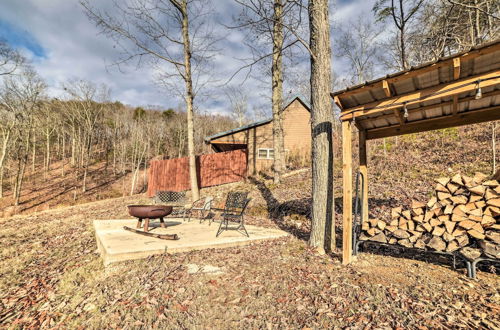 Foto 17 - Cozy Waverly Cabin w/ Fireplace & Deck