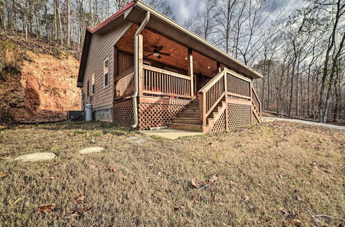 Foto 1 - Cozy Waverly Cabin w/ Fireplace & Deck