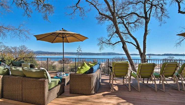 Foto 1 - 'casa D'amore': Extravagant Lakefront Villa