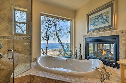 Foto 24 - 'casa D'amore': Extravagant Lakefront Villa