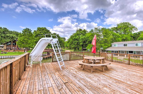 Foto 6 - Lakefront Mabank Retreat w/ Dock + Boat House