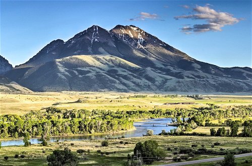 Foto 29 - Montana's Emigrant Peaks Getaway: Apt w/ Amenities