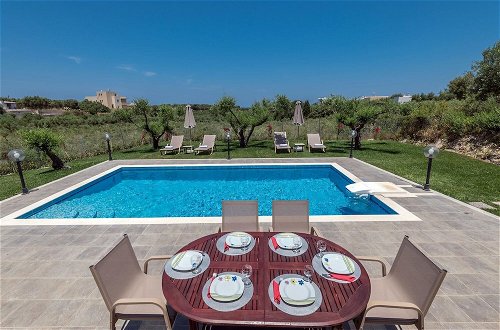 Foto 11 - Villa Guinevere-with Private Pool