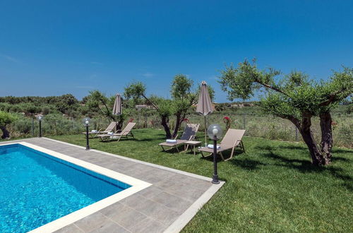 Foto 12 - Villa Guinevere-with Private Pool