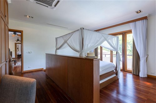 Photo 10 - Large 7 Bed Luxury Villa on Golf Course