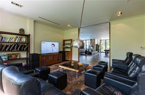 Photo 28 - Large 7 Bed Luxury Villa on Golf Course