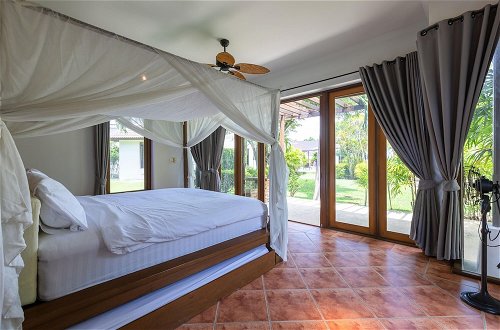 Photo 36 - Large 7 Bed Luxury Villa on Golf Course