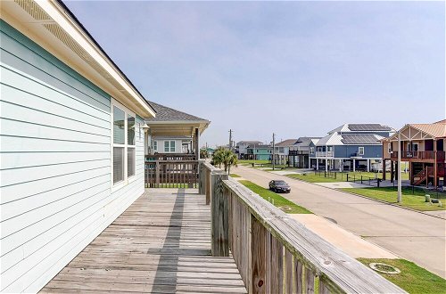 Photo 18 - Stilted Galveston Vacation Home w/ Canal Views