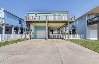 Foto 1 - Stilted Galveston Vacation Home w/ Canal Views