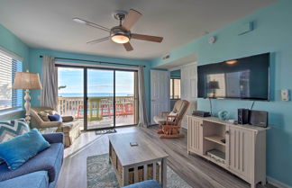 Foto 1 - Ocean-view Condo w/ Deck, Steps to Carolina Beach