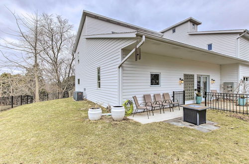 Photo 4 - Charming Bayview Art House With Deck & Grill