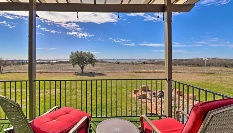 Photo 1 - Modern Lakehouse w/ Stunning Views & Hot Tub