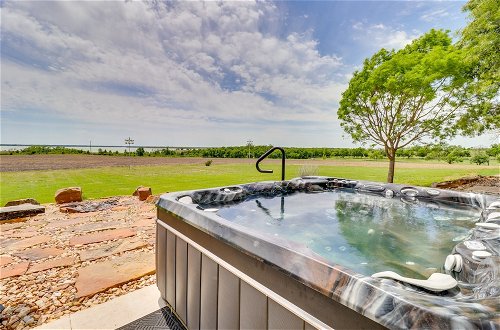 Foto 27 - Modern Lakehouse w/ Stunning Views & Hot Tub