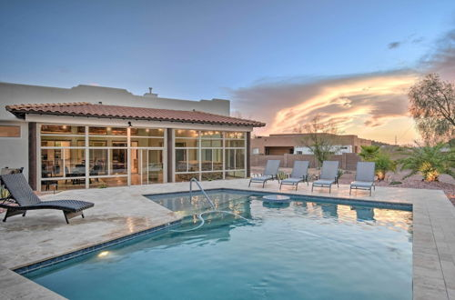 Foto 22 - Luxe Phoenix Home: Desert Butte View & Heated Pool