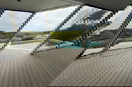 Foto 4 - Sprawling Ocean View Home With Massive Deck