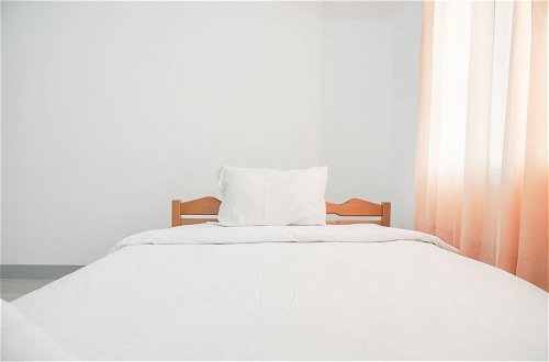 Photo 5 - Best Deal And Cozy 2Br Puri Garden Apartment