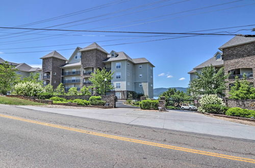 Foto 10 - Waterfront Bean Station Condo w/ Balcony & Views