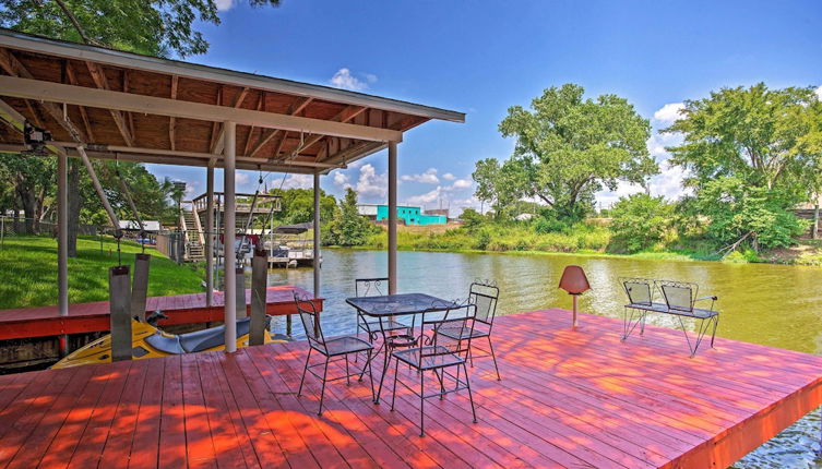 Foto 1 - Spacious Waterfront Getaway w/ Deck, Patio & Dock