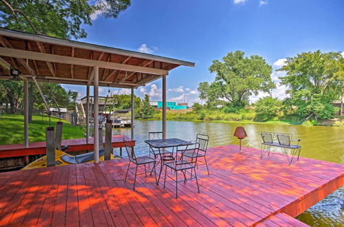 Foto 1 - Spacious Waterfront Getaway w/ Deck, Patio & Dock