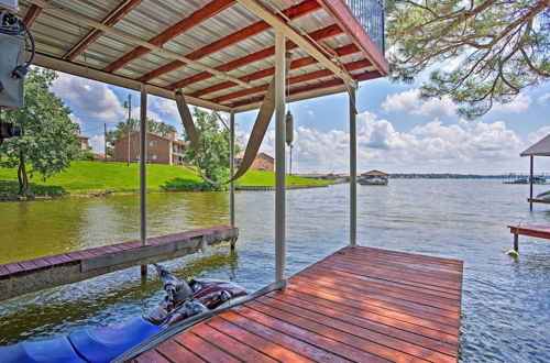 Foto 29 - Spacious Waterfront Getaway w/ Deck, Patio & Dock