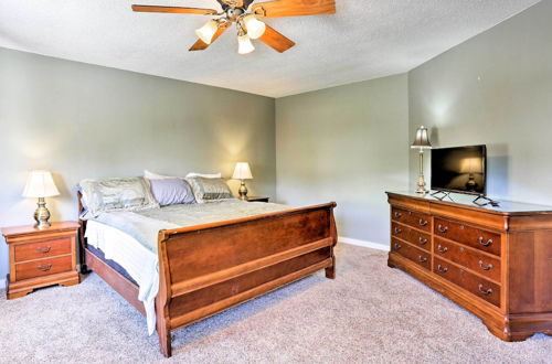 Foto 5 - Custer Retreat w/ Pool Access, Walk to Downtown