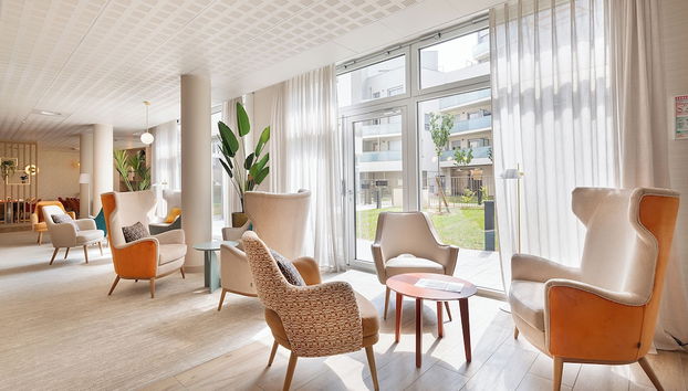 Coin salon dans le hall