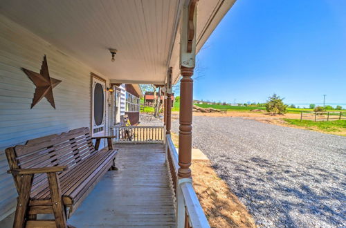 Photo 2 - Lovely Mifflinburg Farmhouse - Multiple Decks