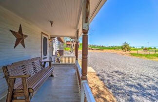 Photo 2 - Lovely Mifflinburg Farmhouse - Multiple Decks