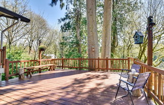 Foto 2 - Riverfront Cabin w/ Deck Near Merwin Lake Park