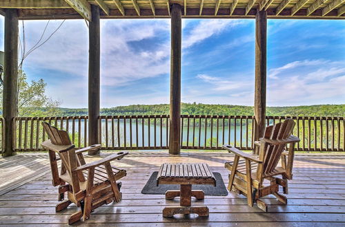 Foto 1 - Spacious Cabin on Dale Hollow Lake W/hot Tub