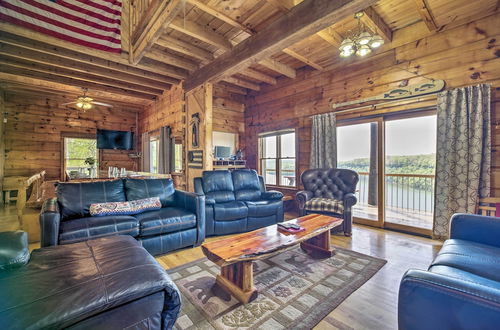 Foto 19 - Spacious Cabin on Dale Hollow Lake W/hot Tub