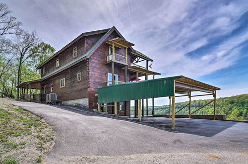 Foto 24 - Spacious Cabin on Dale Hollow Lake W/hot Tub