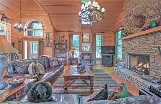 Foto 1 - Dream Catcher: Luxe Cabin w/ Large Deck + Mtn View