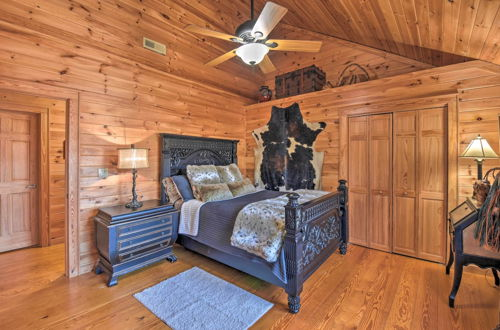 Foto 23 - Dream Catcher: Luxe Cabin w/ Large Deck + Mtn View