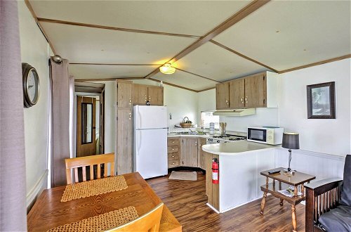 Photo 15 - Cozy Lakefront Home in Ocala w/ Deck, Grill + A/c