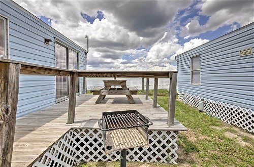 Photo 24 - Cozy Lakefront Home in Ocala w/ Deck, Grill + A/c