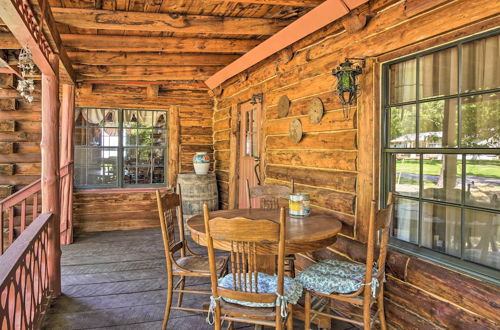 Foto 12 - Picturesque Log Cabin < 1 Mile to Table Rock Lake