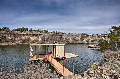 Foto 31 - Chic Lakefront Cabin w/ Dock & Bluff Creek Views