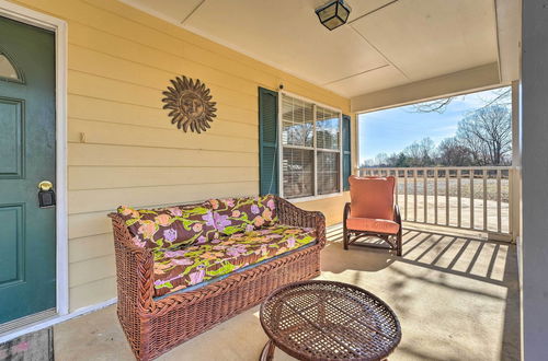 Photo 4 - Dog-friendly Senatobia Cottage w/ Fishing Pond