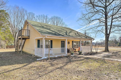 Photo 9 - Dog-friendly Senatobia Cottage w/ Fishing Pond