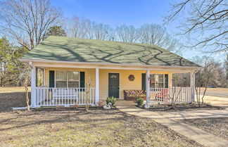 Photo 1 - Dog-friendly Senatobia Cottage w/ Fishing Pond