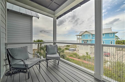 Foto 17 - Luxe Beachfront Windmark Cottage w/ Deck