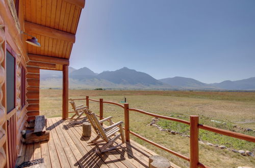 Photo 4 - Yellowstone Cabin w/ Stunning Mountain Views