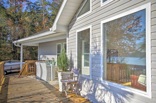 Foto 5 - Lake Murray Waterfront Retreat w/ Dock + Deck