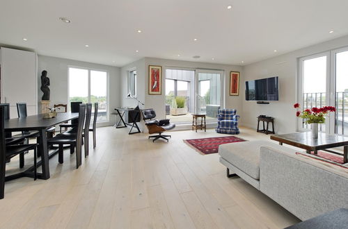 Foto 6 - Fabulous 2 bed Penthouse Wimbledon