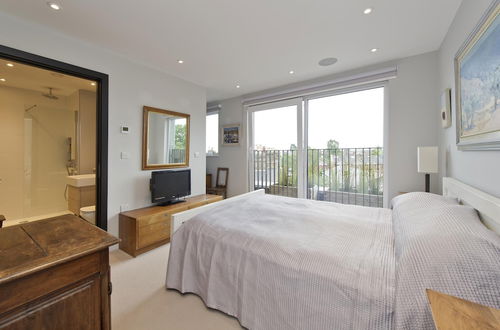 Photo 19 - Fabulous 2 bed Penthouse Wimbledon