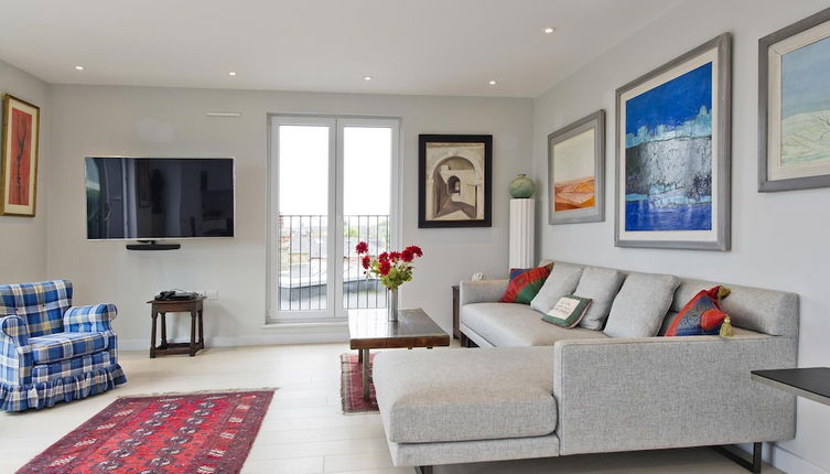 Photo 1 - Fabulous 2 bed Penthouse Wimbledon