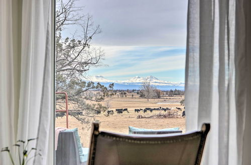 Photo 24 - Beautiful Ranch Home w/ Cascade Mountain View